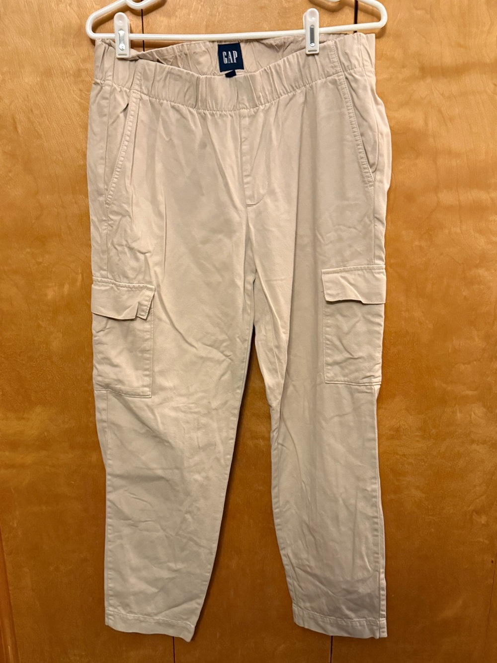 GAP Women Cream Cargo Pants size medium